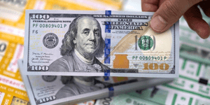 Declínio dos Juros Futuros Alinha-se à Fragilidade do Dólar Após Novos Dados Econômicos